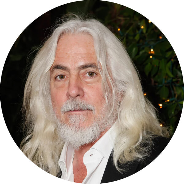 Robert Richardson Headshot - StudioBinder Robert Richardson Headshot - StudioBinder